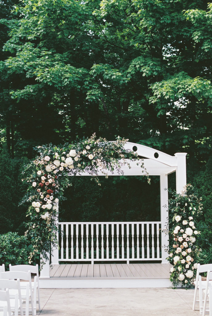 Saphire Estate | Asymmetrical Floral Arrangement for Outdoor Wedding Ceremony | Jessica K. Feiden