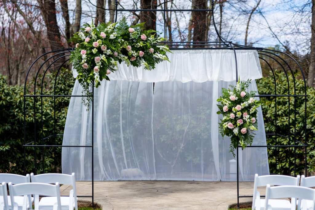 Avenir | Outside_Wedding_Ceremony_Massachusetts