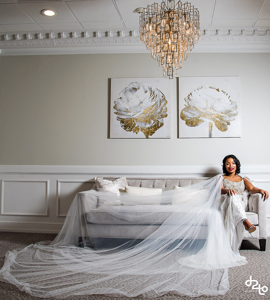 Avenir | Bride in Bridal Suite | D2tography