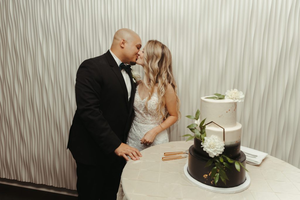 The Villa – Grand Ballroom | Cake Cutting | Riany Haffey Photography