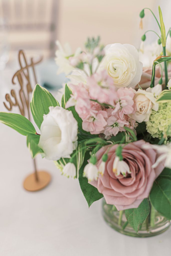 villa-tent-may-wedding-floral-centerpiece