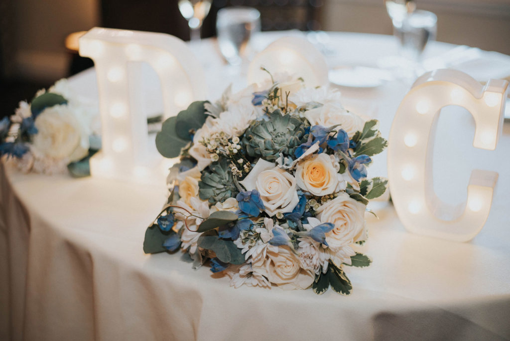 the-villa-grand-ballroom-july-wedding-cherry-and-dan-bouquet-on-sweetheart-table