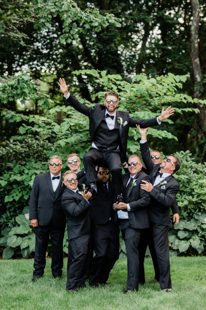 Unique wedding party pose for groomsmen