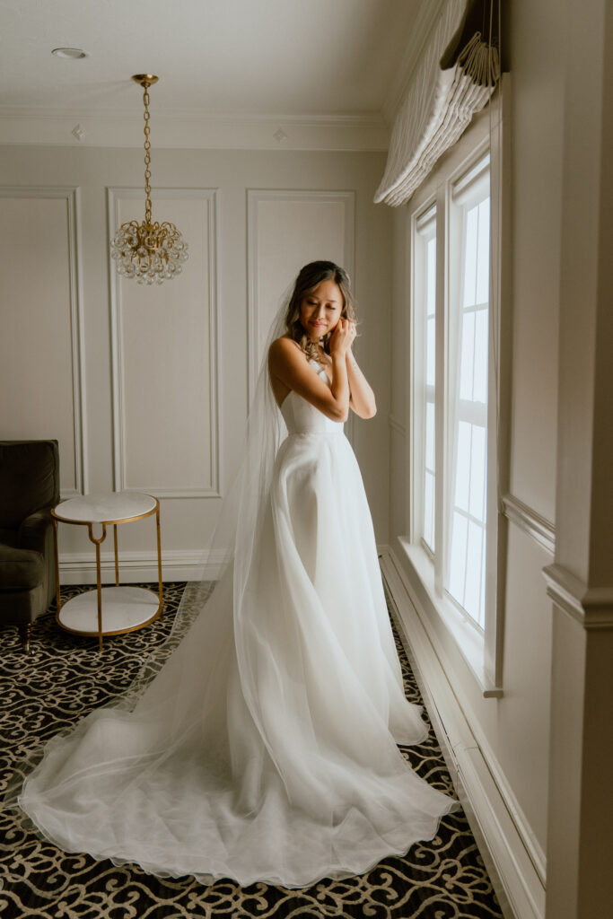 Saphire Estate | Bride Getting Ready in Wedding Suite