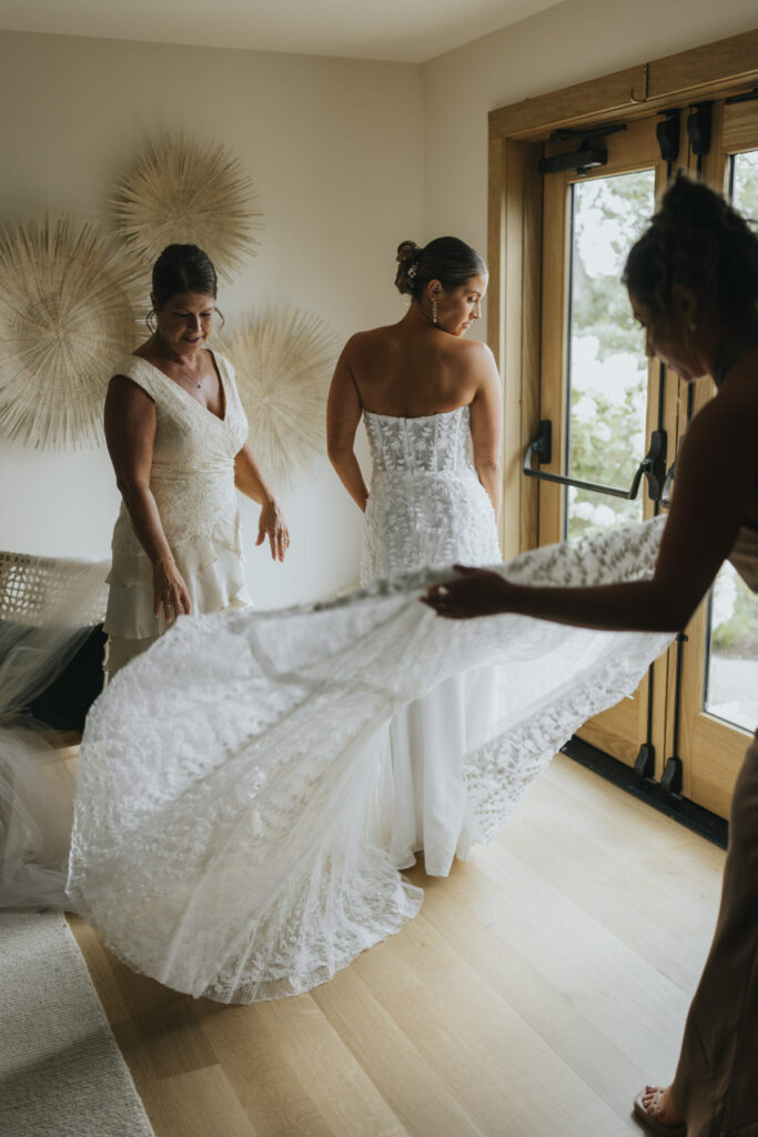 The Lakehouse | Bride Getting Ready | Organic Photography
