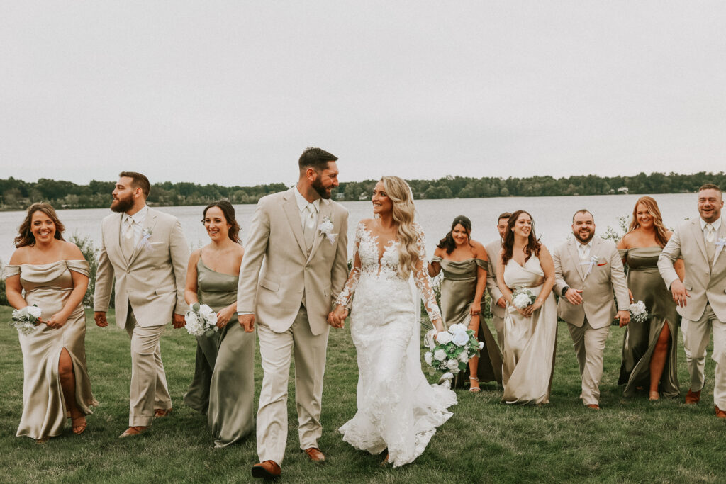 The Lakehouse | Wedding Party at Lakefront Wedding | The Perfet Photo