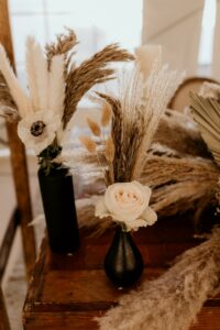 pampas-grass-and-roses-wedding-bud-vases