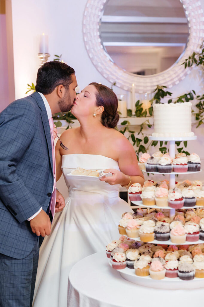 Cake Cutting | Grand Photo